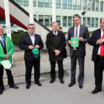 Pikieta Działkowców przed Urzędem Wojewódzkim. Z działkowcami spotkali się Poseł Marek Gos, Marszałek Województwa Adam Jarubas, zastępca prezydenta Kielc Czesław Gruszewski, członek Zarządu Województwa Piotr Żołądek. / Wojciech Habdas / Radio Kielce