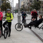 22.9.2013 Światowy dzień bez samochodu. Rowerowa masa krytyczna. Jeden z bardziej nietypowych pojazdów uczestniczących w masie. / Wojciech Habdas / Radio Kielce