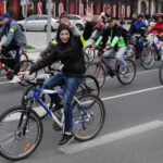 22.9.2013 Światowy dzień bez samochodu. Rowerowa masa krytyczna / Wojciech Habdas / Radio Kielce