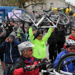 22.9.2013 Światowy dzień bez samochodu. Rowerowa masa krytyczna. Meta na rynku. / Wojciech Habdas / Radio Kielce