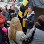 22.9.2013. Światowy Dzień Bez Samochodu. Robert Moskwa uczulał zebranych, w jaki sposób nie stać się ofiarą oszustów. / Wojciech Habdas / Radio Kielce