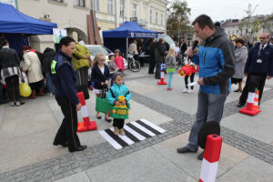 22.9.2013. Światowy Dzień Bez Samochodu. Miasteczko ruchu dla dzieciaków. / Wojciech Habdas / Radio Kielce