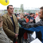 22.9.2013. Światowy Dzień Bez Samochodu. Przy autobusie ZTM-u można było wygrać nagrody. / Wojciech Habdas / Radio Kielce