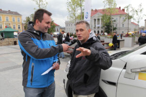 22.9.2013. Światowy Dzień Bez Samochodu. Krzysztof Żołądek rozmawia z Robertem Moskwą. / Wojciech Habdas / Radio Kielce