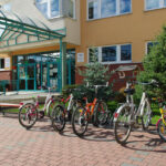 Stojak dla rowerów przy szkole na Ślichowicach / Paweł Klepka / Radio Kielce