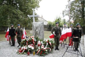 Uroczystości przy pomniku prezydenta Kielc Stefana Artwińskiego / Kamil Król / Radio Kielce