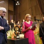 Wręczenie Nagrody Pokoju "Wieczna Miłość" Wojciechowi Kilarowi / Kamil Król / Radio Kielce