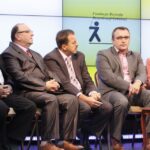 Debata, podsumowująca projekt "Ekologiczny sposób na życie". Wzięli w niej udział: Członek Zarządu Województwa Świętokrzyskiego Piotr Żołądek, Marian Szałda ze Świętokrzyskiego Ośrodka Doradztwa Rolniczego, Ewa Piorun i Ryszard Kluszczyński - liderzy projektu z Dwikóz, Marek Łukaszek - wójt Dwikóz, Witold Wójcik - wójt Słupi Koneckiej oraz Henryk Konieczny - wójt Fałkowa. Debatę poprowadził Radosław Podsiadły z Polskiego Radia Kielce / Kamil Król / Radio Kielce