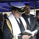 Uroczystości 12. rocznicy ataków terrorystycznych na USA przed pomnikiem Homo Homini w Kielcach. Kapelan służb mundurowych ks. Witold Mach / Kamil Król / Radio Kielce