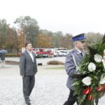 Uroczystości 12. rocznicy ataków terrorystycznych na USA przed pomnikiem Homo Homini w Kielcach. Michał Godowski z zarządu powiatu kieleckiego / Kamil Król / Radio Kielce