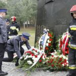 Uroczystości 12. rocznicy ataków terrorystycznych na USA przed pomnikiem Homo Homini w Kielcach / Kamil Król / Radio Kielce