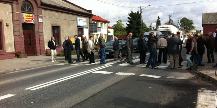 Blokada na odcinku dróg krajowych 9 i 74 w Opatowie. / Teresa Czajkowska / Radio Kielce