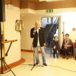 Odsłonięcie tablicy Jana Goca przy studiu TVP Kielce w Kieleckim Centrum Kultury - spotkanie prowadził Zbigniew Batorski / Stanisław Blinstrub / Radio Kielce