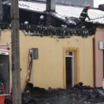 Pożar kamienic w centrum Włoszczowy - akcja dogaszania trwała kilka godzin / Stanisław Blinstrub / Radio Kielce