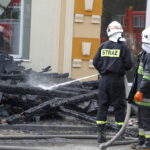 Pożar kamienic w centrum Włoszczowy - kilka godzin trwało dogaszanie spalonych elementów dachu / Stanisław Blinstrub / Radio Kielce