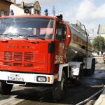 Pożar kamienic w centrum Włoszczowy - do gaszenia użyto cysterny z wodą / Stanisław Blinstrub / Radio Kielce