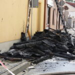 Pożar kamienic w centrum Włoszczowy - tyle zostało ze spalonego dachu kamienicy / Stanisław Blinstrub / Radio Kielce