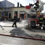 Pożar kamienic w centrum Włoszczowy - całkowiecie spalone dachy kamienic / Stanisław Blinstrub / Radio Kielce