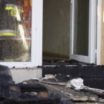 Pożar kamienic w centrum Włoszczowy  - zalane po pożarze pomieszczenia sklepowe / Stanisław Blinstrub / Radio Kielce