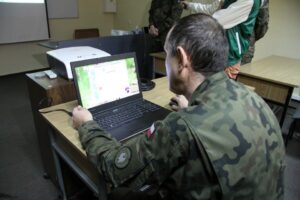 Prezentacja interaktywnego systemu symulacji pola walki JCATS (Joint Conflict and Tactical Simulation) / Piotr Michalski / Radio Kielce