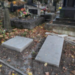 Kolejna mogiła to świadectwo, że na początku istnienia cmentarz był wielowyznaniowy. Grobowiec dziewczynki Olgi, z napisami cyrylicą, i krzyżem prawosławnym. / Wojciech Habdas / Radio Kielce