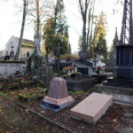 Kolejny odrestaurowany dzięki datkom zebranym podczas kwesty nagrobek. Odlany z żeliwa, bogato zdobiony krzyż. / Wojciech Habdas / Radio Kielce