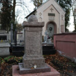 Przed 1 listopada powróciły na swoje miejsce, nagrobki poddane renowacji dzięki pieniądzom zebranym podczas kwesty. / Wojciech Habdas / Radio Kielce