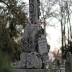 Chrakterystyczny grobowiec przyozdobiony liśćmi palmowymi, to grobowiec rodzinny Strumpfów, dawnych właścicieli browaru. / Wojciech Habdas / Radio Kielce