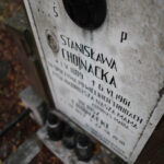 Bartłomiej Jan Czachowski Weteran. Na naszym cmentarzu znajduje się kilka grobów, które posiadają charakterystyczny krzyż. Prawdopodobnie są to groby weteranów, które były odnawiane ok 50 lat temu, i pomimo że płyty wykonane przez rodziny były innych materiałów(tu czerwony kopulak), mogiły otrzymywały dodatkowy krzyż według jednego wzoru (z wapienia pińczowskiego). / Wojciech Habdas / Radio Kielce