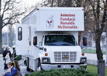 Fundacja Ronalda McDonalda - ambulans w Kielcach / Stanisław Blinstrub / Radio Kielce