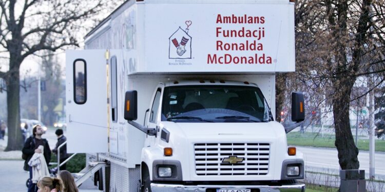 Fundacja Ronalda McDonalda - ambulans w Kielcach / Stanisław Blinstrub / Radio Kielce