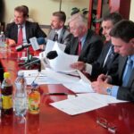 Samorządowcy z trzech województw, przez które przebiega droga krajowa nr 73, apelują do ministerstw: rozwoju regionalnego i transportu o budowę trasy ekspresowej, pomiędzy Kielcami, a polsko-słowackim przejściem drogowym w Barwinku / Robert Felczak / Radio Kielce