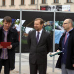 3.10.2013 Wernisaż wystawy fotograficznej na kieleckim Rynku, której autorami są min. studenci University of Texas at Brownsville / Bartłomiej Zapała / Radio Kielce