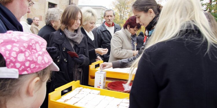 Obchodzimy Dzień Papieski. Będzie można wesprzeć stypendystów