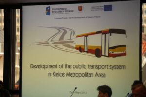 Przedstawiciele kieleckiego ratusza zaprezentowali w trakcie Europejskiego Tygodnia Miast i Regionów w Brukseli projekt rozwoju systemu komunikacji publicznej w Kieleckim Obszarze Metropolitalnym. / Bartłomiej Zapała / Radio Kielce