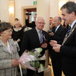 Medale za długoletnie pożycie małżeńskie wręczył Prezydent Kielc Wojciech Lubawski. / Wojciech Habdas / Radio Kielce