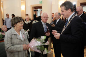 Medale za długoletnie pożycie małżeńskie wręczył Prezydent Kielc Wojciech Lubawski. / Wojciech Habdas / Radio Kielce