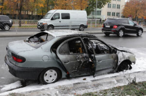 Samochód osobowy marki Renault zapalił się dziś przed godziną 11.00 na Alei IX Wieków Kielc / Wojciech Habdas / Radio Kielce