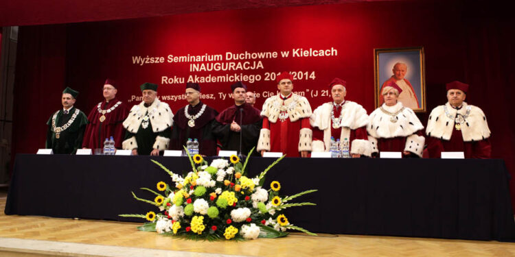 22.10.2013 Inauguracja roku akademickiego w Wyższym Seminarium Duchownym. / Wojciech Habdas / Radio Kielce