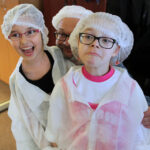 Wizyta w Piekarni Pod Telegrafem. Dzień Dobry Dzieci (27.10.2013.) / Wojciech Habdas / Radio Kielce