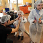 Wizyta w Piekarni Pod Telegrafem. Dzień Dobry Dzieci (27.10.2013.) / Wojciech Habdas / Radio Kielce