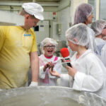 Wizyta w Piekarni Pod Telegrafem. Dzień Dobry Dzieci (27.10.2013.) / Wojciech Habdas / Radio Kielce