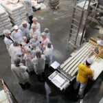 Wizyta w Piekarni Pod Telegrafem. Dzień Dobry Dzieci (27.10.2013.) / Wojciech Habdas / Radio Kielce