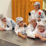 Wizyta w Piekarni Pod Telegrafem. Dzień Dobry Dzieci (27.10.2013.) / Wojciech Habdas / Radio Kielce