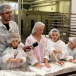 Wizyta w Piekarni Pod Telegrafem. Dzień Dobry Dzieci (27.10.2013.) / Wojciech Habdas / Radio Kielce