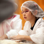 Wizyta w Piekarni Pod Telegrafem. Dzień Dobry Dzieci (27.10.2013.) / Wojciech Habdas / Radio Kielce