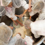 Wizyta w Piekarni Pod Telegrafem. Dzień Dobry Dzieci (27.10.2013.) / Wojciech Habdas / Radio Kielce