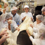 Wizyta w Piekarni Pod Telegrafem. Dzień Dobry Dzieci (27.10.2013.) / Wojciech Habdas / Radio Kielce