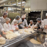 Wizyta w Piekarni Pod Telegrafem. Dzień Dobry Dzieci (27.10.2013.) / Wojciech Habdas / Radio Kielce