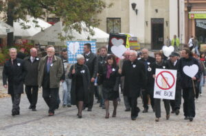 Marsz przeciw przemocy i uzależnieniom w Sandomierzu / Grażyna Szlęzak-Wójcik / Radio Kielce